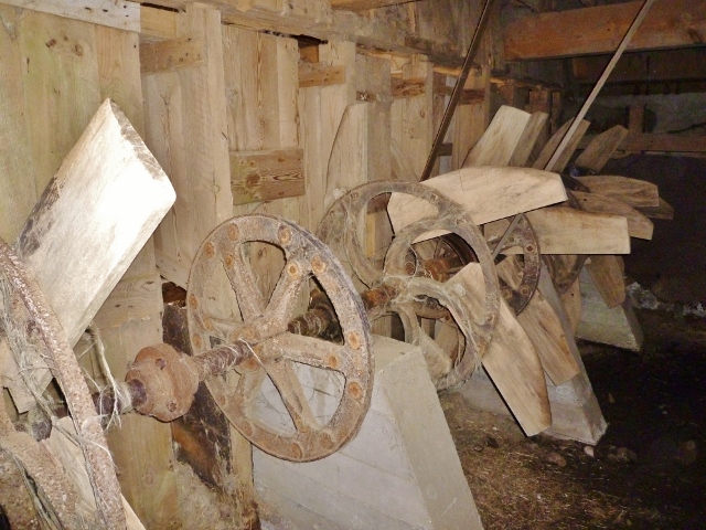 Scutching handles behind the berths