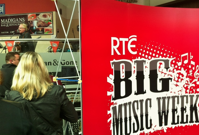Paul Brady singing at Connolly Station Photo: © MIchael Fisher