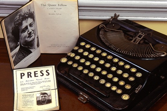 Brendan Behan's typewriter & NUJ Card: Photo: Dublin Writers Museum