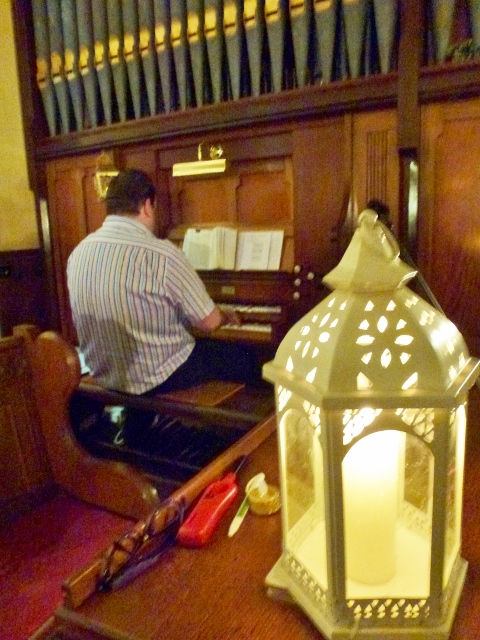 Organist Glenn Moore  Photo: © Michael Fisher