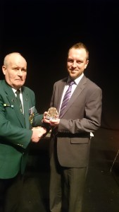 Dennis Barry presents sculptor Marc Kelly with a DF crest to mark the occasion Photo:  © Michael Fisher